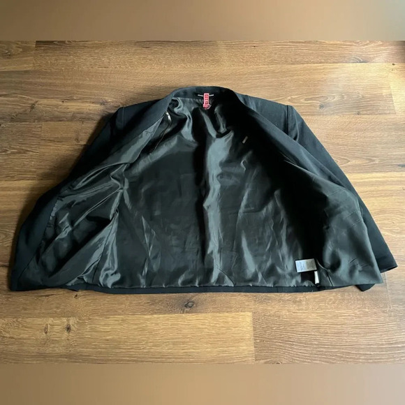 Women's Black Cropped Blazer - Picture 6 of 9